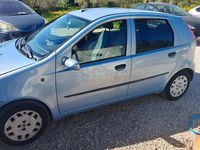 Usado Fiat Punto Dynamic 60 CV (44 kW) 2005 Azul Utilitario