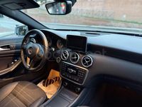 Usado Mercedes A180 Urban 122 CV (89 kW) 2016 Gris / plata Berlina