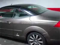 Usado Ford Focus Cabriolet Trend 136 CV (100 kW) 2009 Beige Descapotable