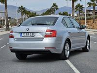 Usado Skoda Octavia Ambition 115 CV (84 kW) 2019 Gris / plata Berlina