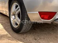 Usado Ford Focus Trend 100 CV (73 kW) 2002 Gris / plata Berlina