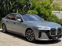 Usado BMW 750e Comfort Edition 489 CV (359 kW) 2025 Gris / plata Berlina