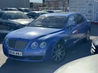 Usado Bentley Continental Flying Spur 560 CV (411 kW) 2006 Azul metalico Berlina