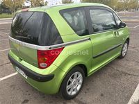 Usado Peugeot 1007 70 CV (51 kW) 2006 Verde Monovolumen