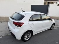Käytetty Kia Rio 84 HP (61 kW) 2018 Valkoinen Sedan