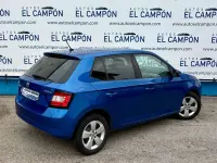 Usado Skoda Fabia Ambition 75 CV (55 kW) 2018 Azul Utilitario