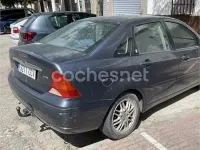 Usado Ford Focus Ghia 100 CV (73 kW) 2002 Gris / plata Berlina