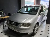 Usado VW Touran Advance 100 CV (73 kW) 2004 Gris / plata Monovolumen