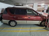 Usado Kia Carens 110 CV (80 kW) 2001 Granate Monovolumen