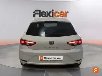 Usado Seat Leon Style 130 CV (95 kW) 2018 Blanco