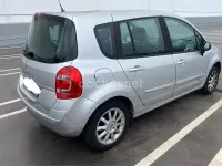 Usado Renault Grand Modus Dynamique 75 CV (55 kW) 2008 Gris / plata Monovolumen