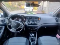 Usado Hyundai i20 84 CV (61 kW) 2016 Blanco Berlina