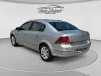 Usado Opel Astra Edition 110 CV (80 kW) 2010 Gris / plata Berlina