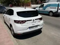 Usado Renault Mégane II Zen 115 CV (84 kW) 2021 Blanco Berlina