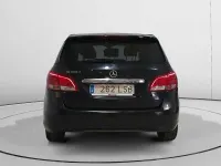 Usado Mercedes B180 109 CV (80 kW) 2017 Negro Utilitario