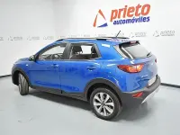 Usado Kia Stonic 84 CV (61 kW) 2022 Azul SUV