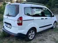 Usado Ford Tourneo Courier Trend 102 CV (75 kW) 2016 Blanco Monovolumen