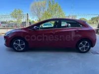 Usado Hyundai i30 100 CV (73 kW) 2015 Granate Berlina