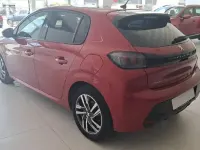 Usado Peugeot 208 Allure 100 CV (73 kW) 2020 Rojo Utilitario