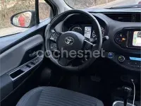 Usado Toyota Yaris Hybrid 100 CV (73 kW) 2019 Blanco Berlina