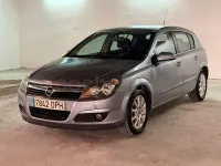 Usado Opel Astra Elegance 150 CV (110 kW) 2005 Gris / plata Berlina