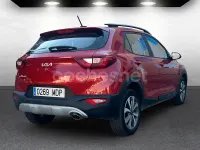 Usado Kia Stonic 84 CV (61 kW) 2023 Granate SUV