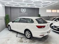 Usado Seat Leon Style 130 CV (95 kW) 2020 Blanco Familiar