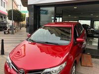 Usado Toyota Auris Live 132 CV (97 kW) 2013 Rojo Familiar