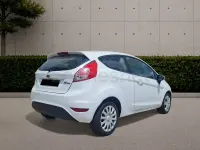 Usado Ford Fiesta Trend 100 CV (73 kW) 2016 Blanco Utilitario