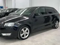 Usado Skoda Rapid Active 110 CV (80 kW) 2015 Negro Utilitario