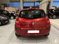 Usado Renault Clio II Authentique 75 CV (55 kW) 2007 Granate Berlina