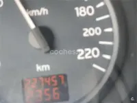 Usado Renault Clio II Authentique 65 CV (47 kW) 2002 Azul Berlina