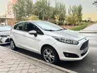 Usado Ford Fiesta Trend 82 CV (60 kW) 2015 Blanco Berlina