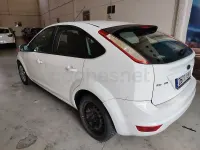 Usado Ford Focus Trend 109 CV (80 kW) 2009 Blanco Berlina