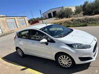 Usado Ford Fiesta Trend 75 CV (55 kW) 2016 Blanco Berlina