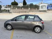 Usado Toyota Yaris Active 111 CV (81 kW) 2017 Gris / plata Berlina