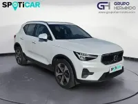 Używany Volvo XC40 Core 163 KM (119 kW) 2023 Biały SUV