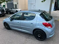 Usado Peugeot 207 75 CV (55 kW) 2010 Azul Berlina