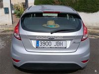 Usado Ford Fiesta Trend 82 CV (60 kW) 2015 Gris / plata Berlina