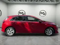 Usado Kia Ceed 136 CV (100 kW) 2022 Rojo Utilitario