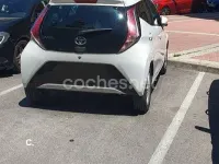 Usado Toyota Aygo X-play 69 CV (50 kW) 2017 Blanco Utilitario