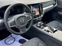 Käytetty Volvo V60 Core 350 HP (257 kW) 2025 Musta Farmari