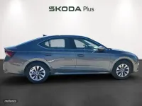 Usado Skoda Octavia Selection 150 CV (110 kW) 2025 Gris / plateado Berlina