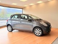 Usado Toyota Yaris Connect Style 101 CV (74 kW) 2011 Gris / plata Utilitario