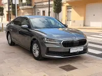 Usado Skoda Superb Style 150 CV (110 kW) 2024 Gris / plata Berlina
