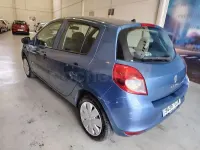 Usado Renault Clio II 75 CV (55 kW) 2010 Azul Berlina