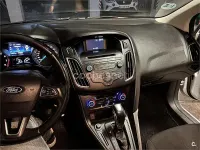 Usado Ford Focus Trend 125 CV (91 kW) 2015 Gris / plata Berlina