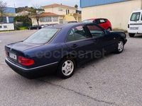 Usado Mercedes E290 Elegance 129 CV (94 kW) 1999 Azul Berlina
