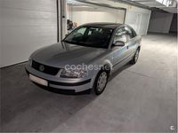 Usado VW Passat Comfortline 130 CV (95 kW) 2000 Gris / plata Berlina