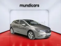 Usado Opel Astra Dynamic 125 CV (91 kW) 2018 Gris / plata Berlina
